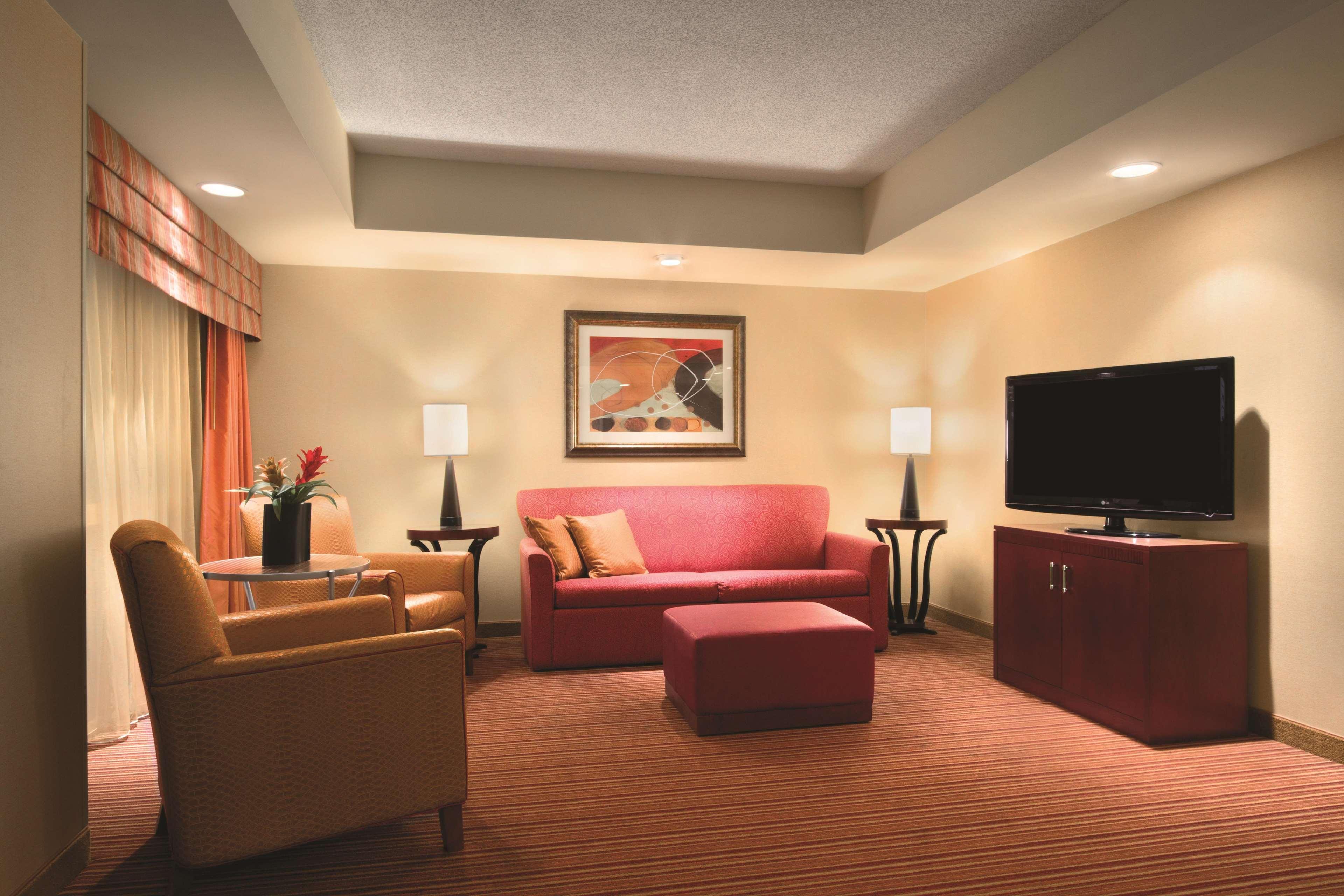 Embassy Suites By Hilton Norman Hotel & Conference Center Oda fotoğraf
