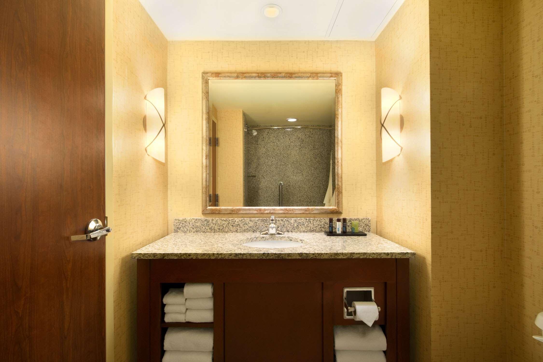 Embassy Suites By Hilton Norman Hotel & Conference Center Oda fotoğraf