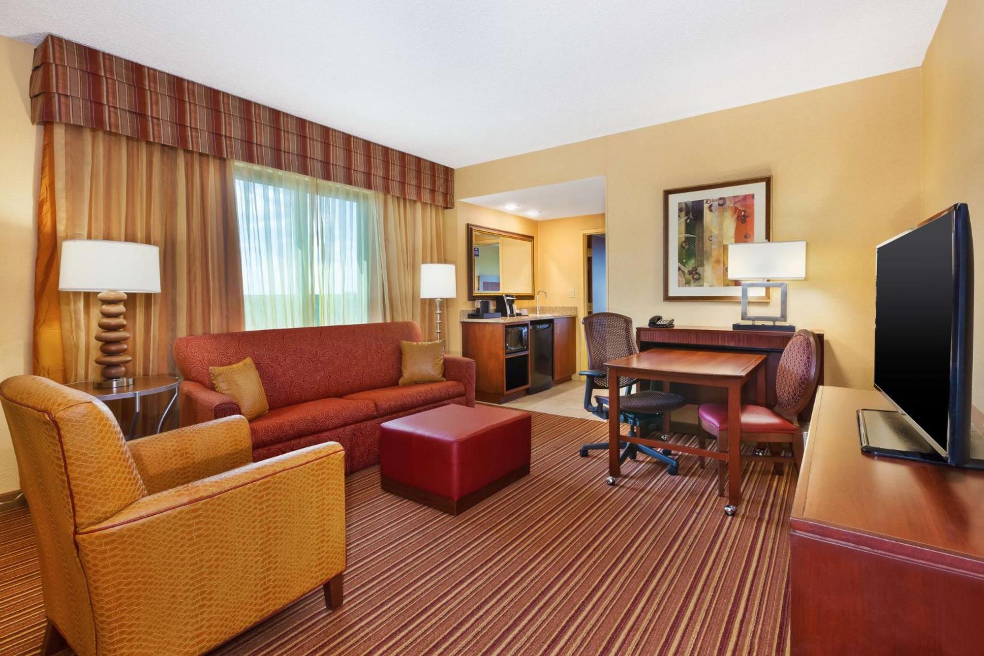 Embassy Suites By Hilton Norman Hotel & Conference Center Dış mekan fotoğraf